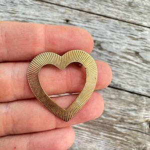 Vintage Jewelry Gold Tone Heart Brooch Pin